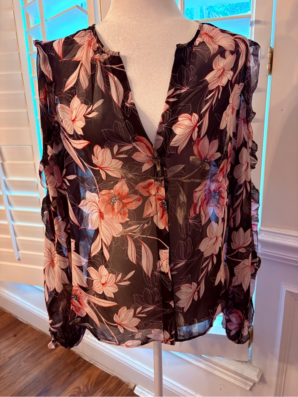 White House Black Market Black Floral Sheer V-Neck Blouse - Picture 2 of 8